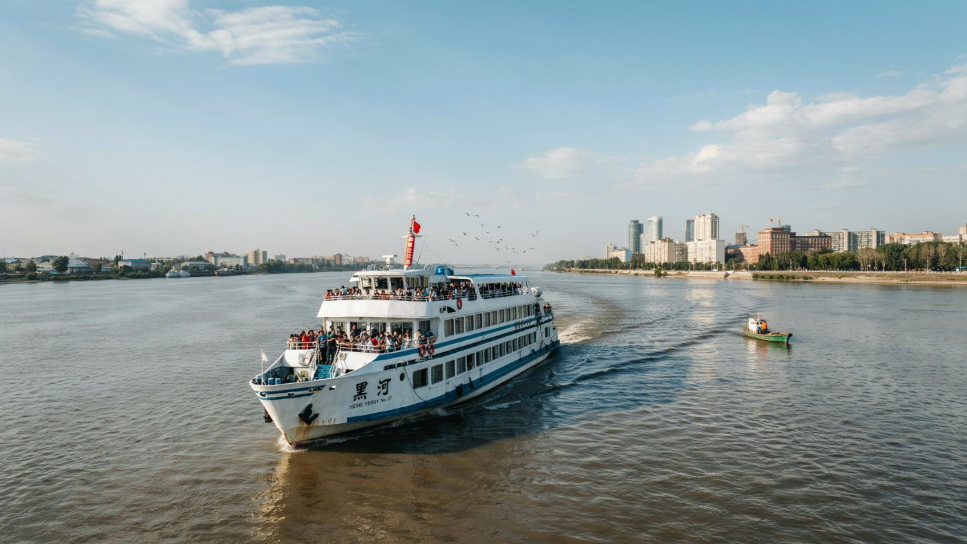 Теплоход на переправе Благовещенск-Хэйхэ